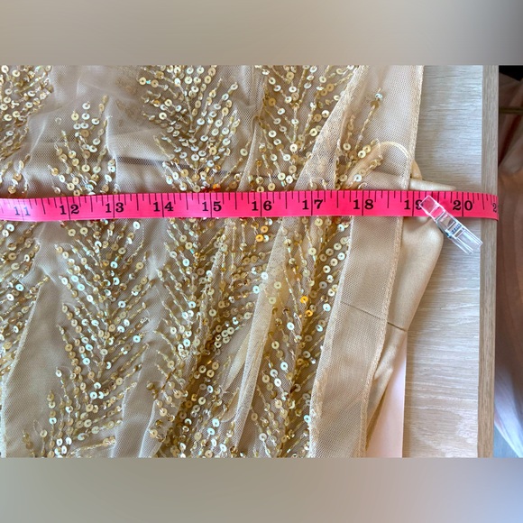 Aidan Mattox
Beaded Cap Sleeves Sheath Cocktail Dress size 10 - Picture 7 of 15